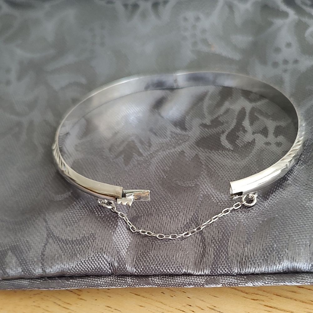 Elegant Sterling Silver Bracelet with Chain - Picture 3 of 3